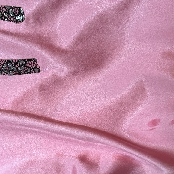 Limited Edition Victoria's Secret 2016 Pink Robe - Picture 15 of 16